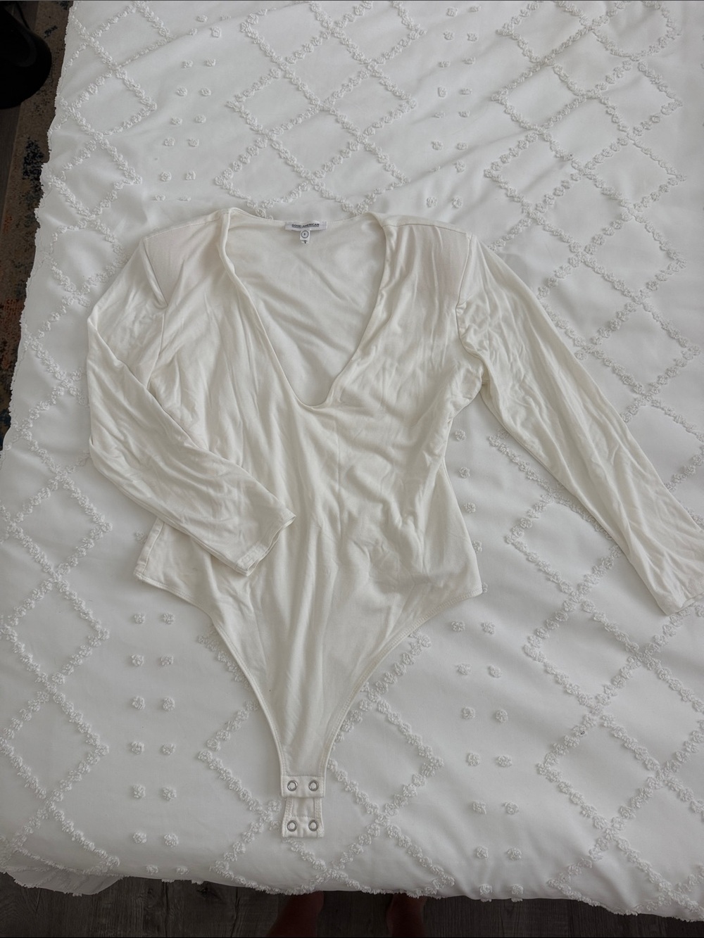 Good American Off-White Long Sleeve V-Neck Bodysuit